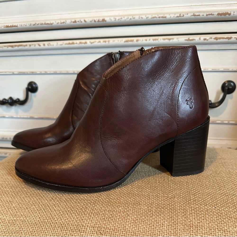 Frye Nora Zip Redwood Brown EUC boot w/ heel women’s size 8 - fits more like 7.5